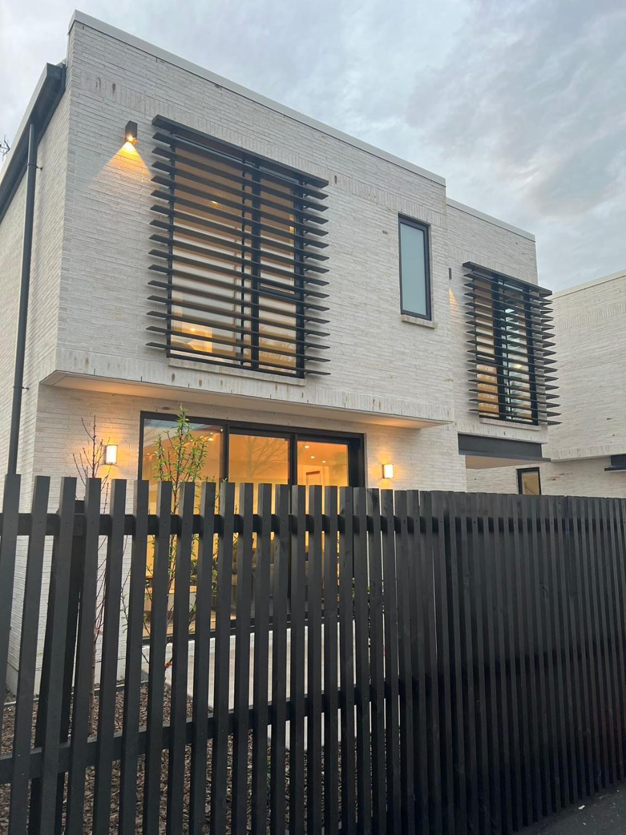 Cbd Contemporary Comfort Townhouse 2 Bed 2Bath Крайстчърч Екстериор снимка